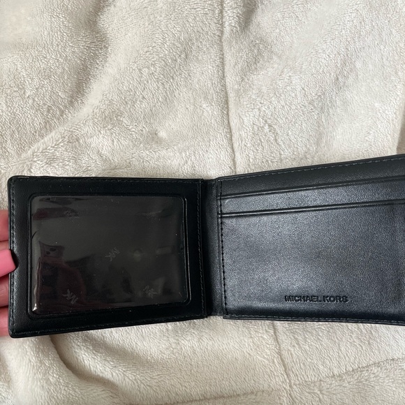 Michael Kors Signature Card Holder & Bundle - Picture 4 of 11